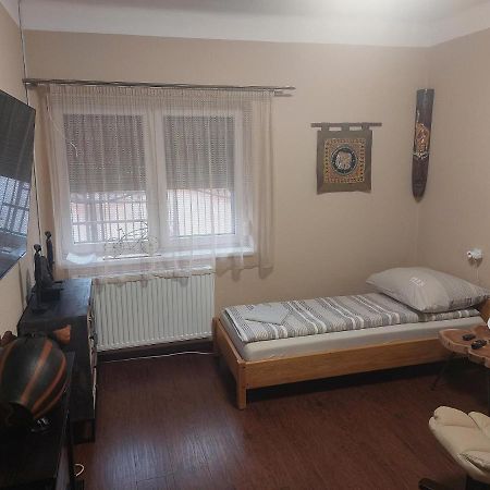 Feher Galamb Apartman Gyál Eksteriør bilde